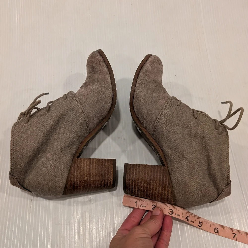 TOMS Lunata women's tan suede block heel lace-up oxford ankle booties size 8